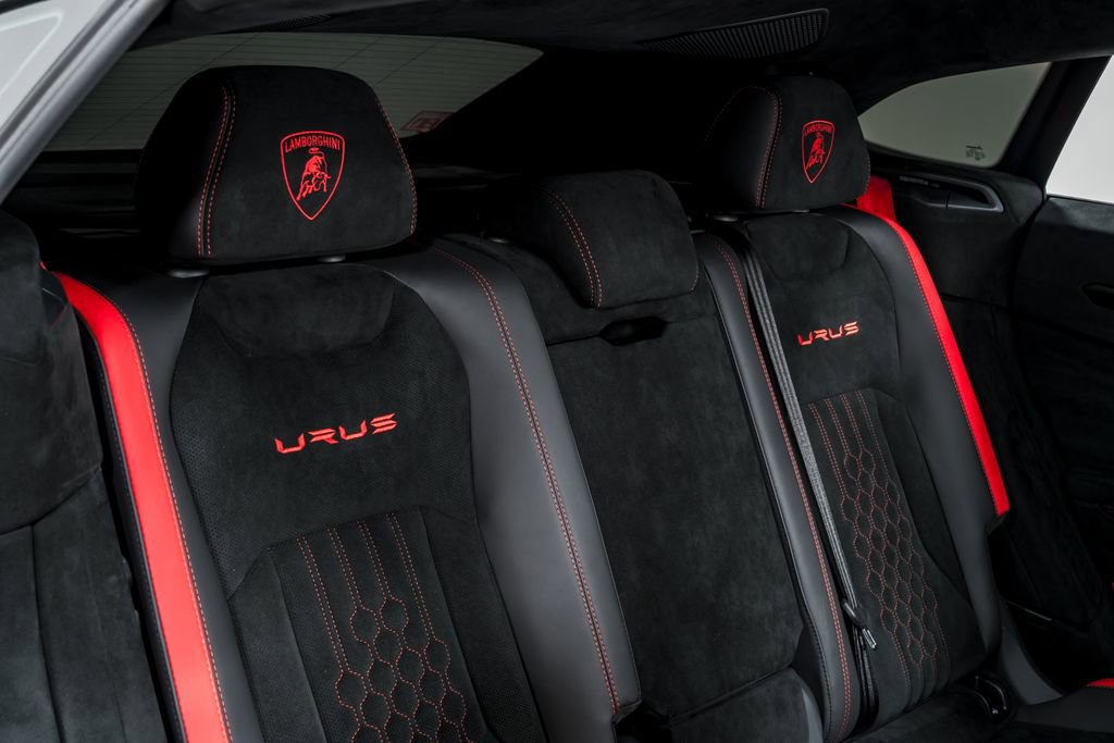 Used 2023 Lamborghini Urus Performante AWD/4WD image 35