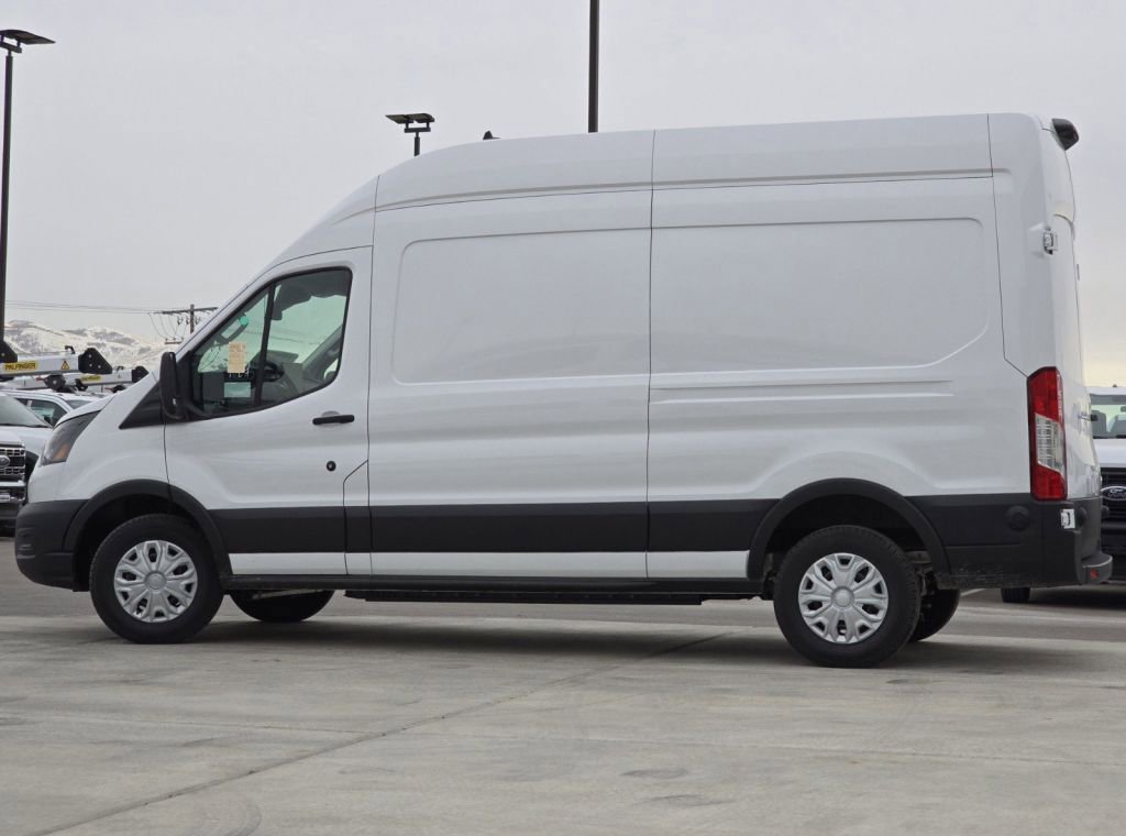 Used 2024 Ford E-Transit 148 High Roof image 18