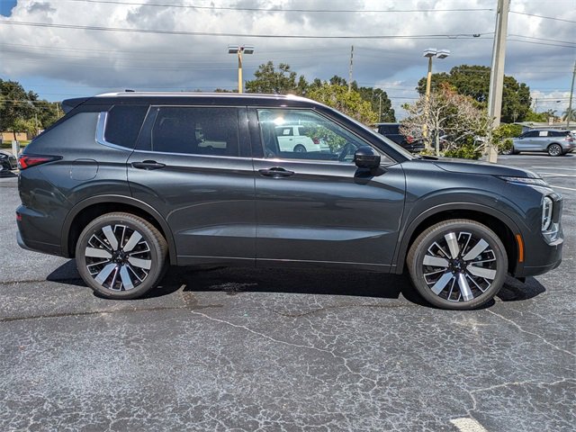 New 2025 Mitsubishi Outlander SEL image 4