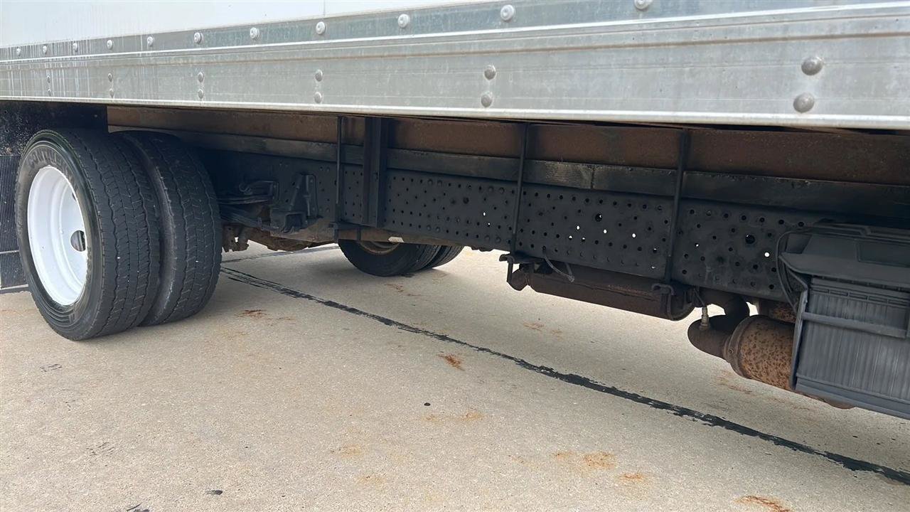 Used 2018 Isuzu NPR RWD image 6