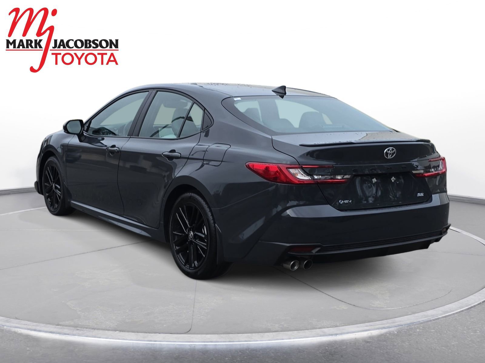 Used 2025 Toyota Camry SE image 13