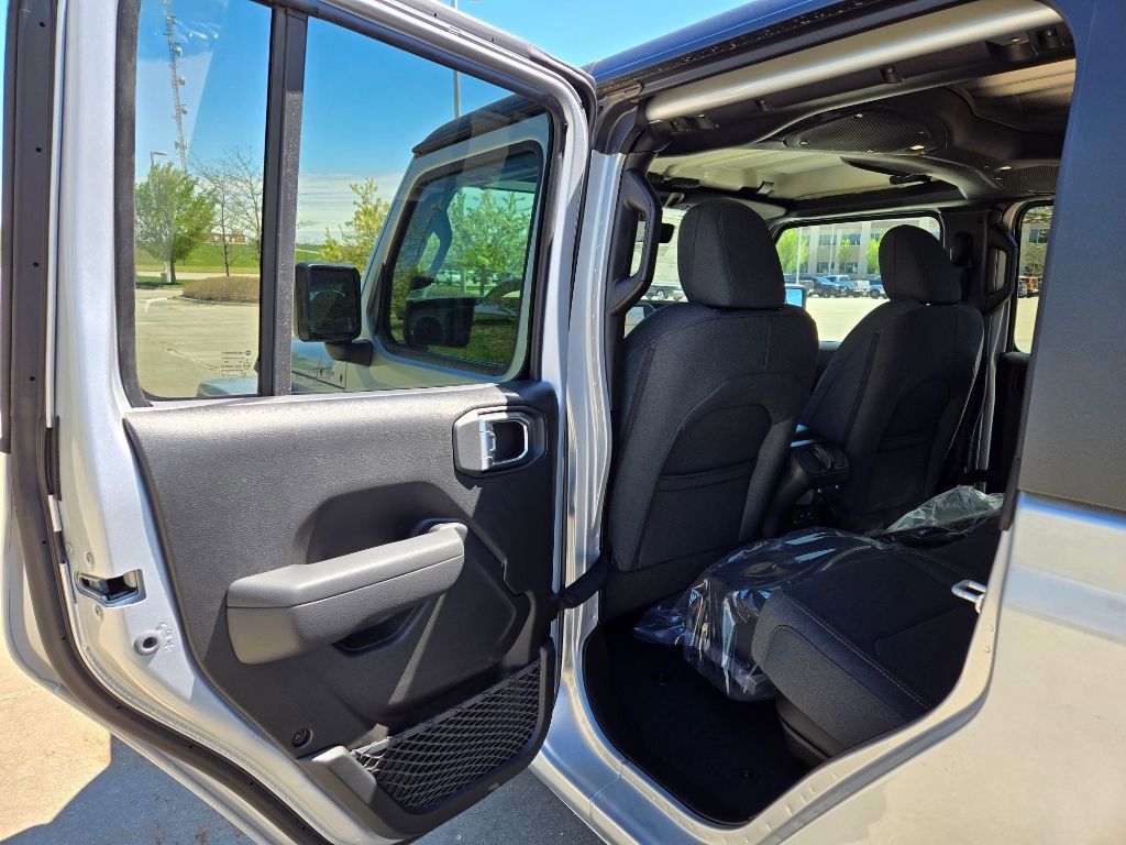 Used 2024 Jeep Gladiator Sport image 27