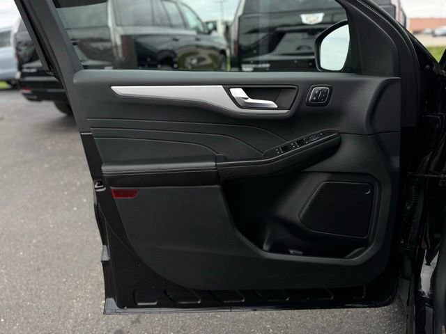 Used 2025 Ford Escape Platinum image 11