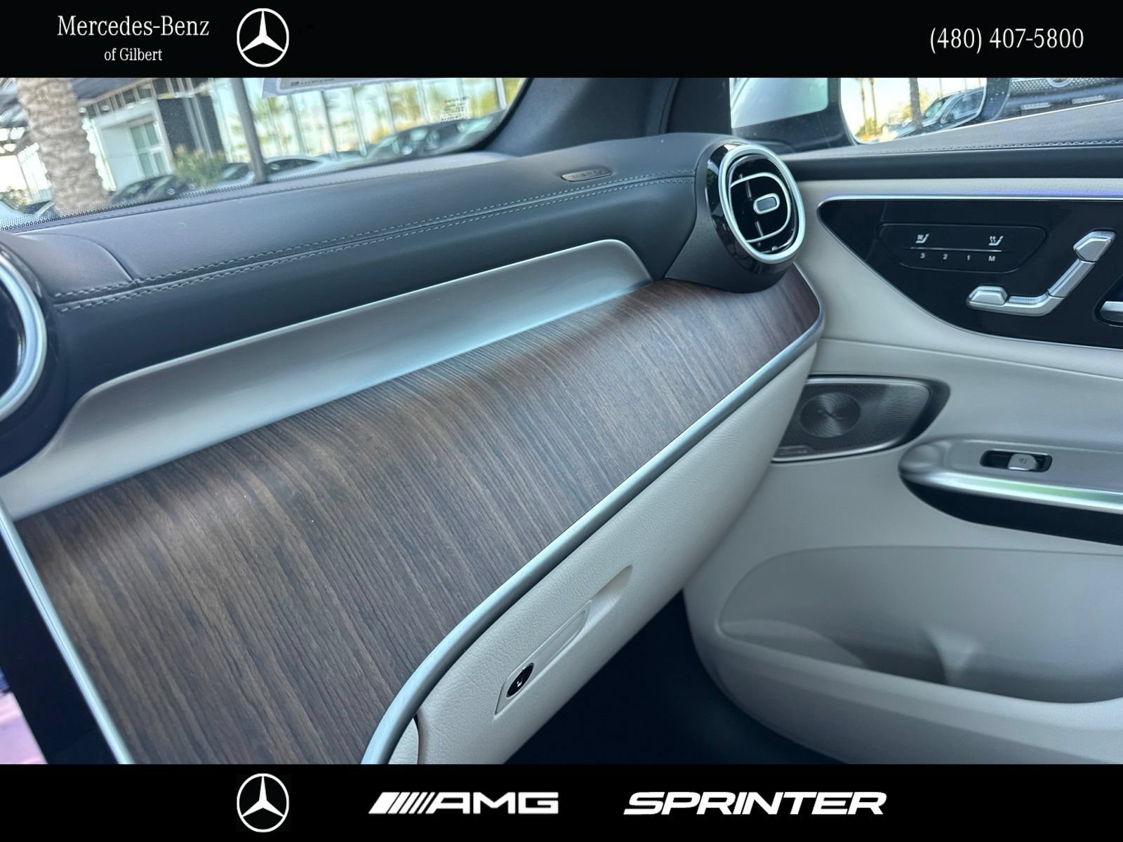 Used 2024 Mercedes-Benz GLC 300 4MATIC image 30