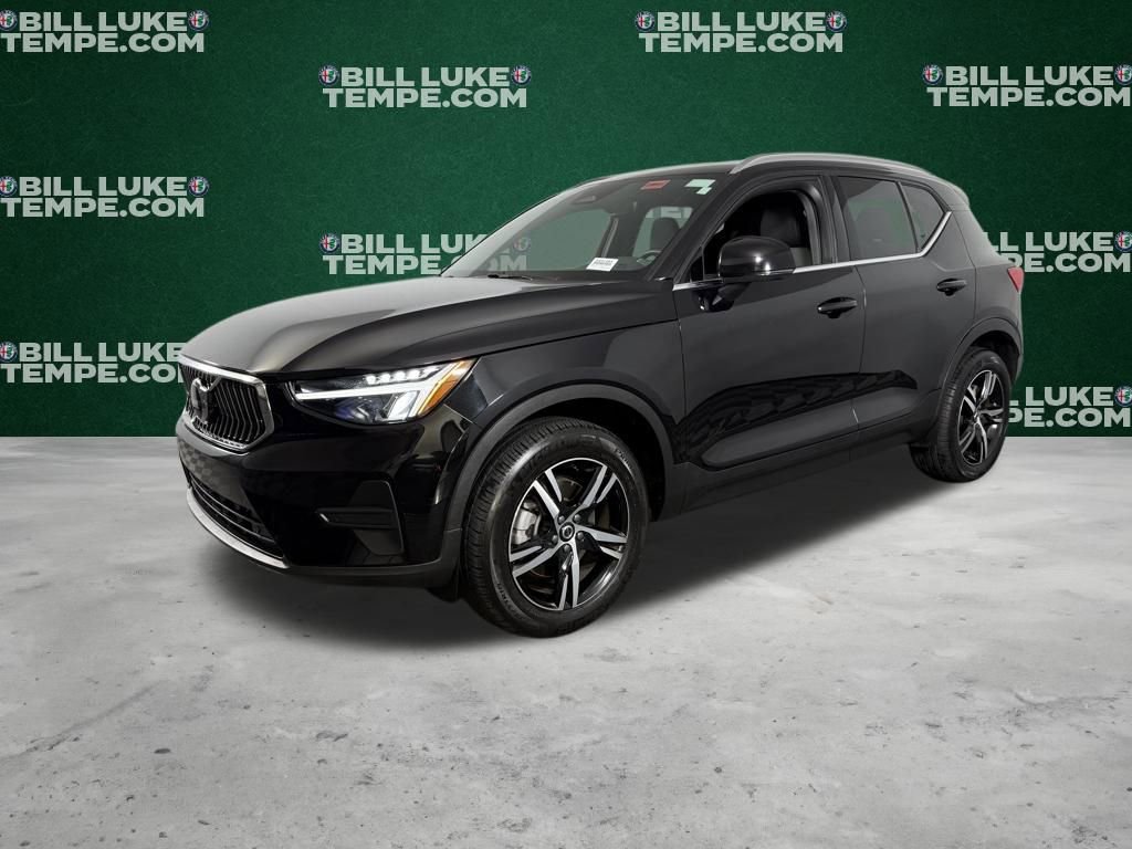 Used 2025 Volvo XC40 B5 Core image 4