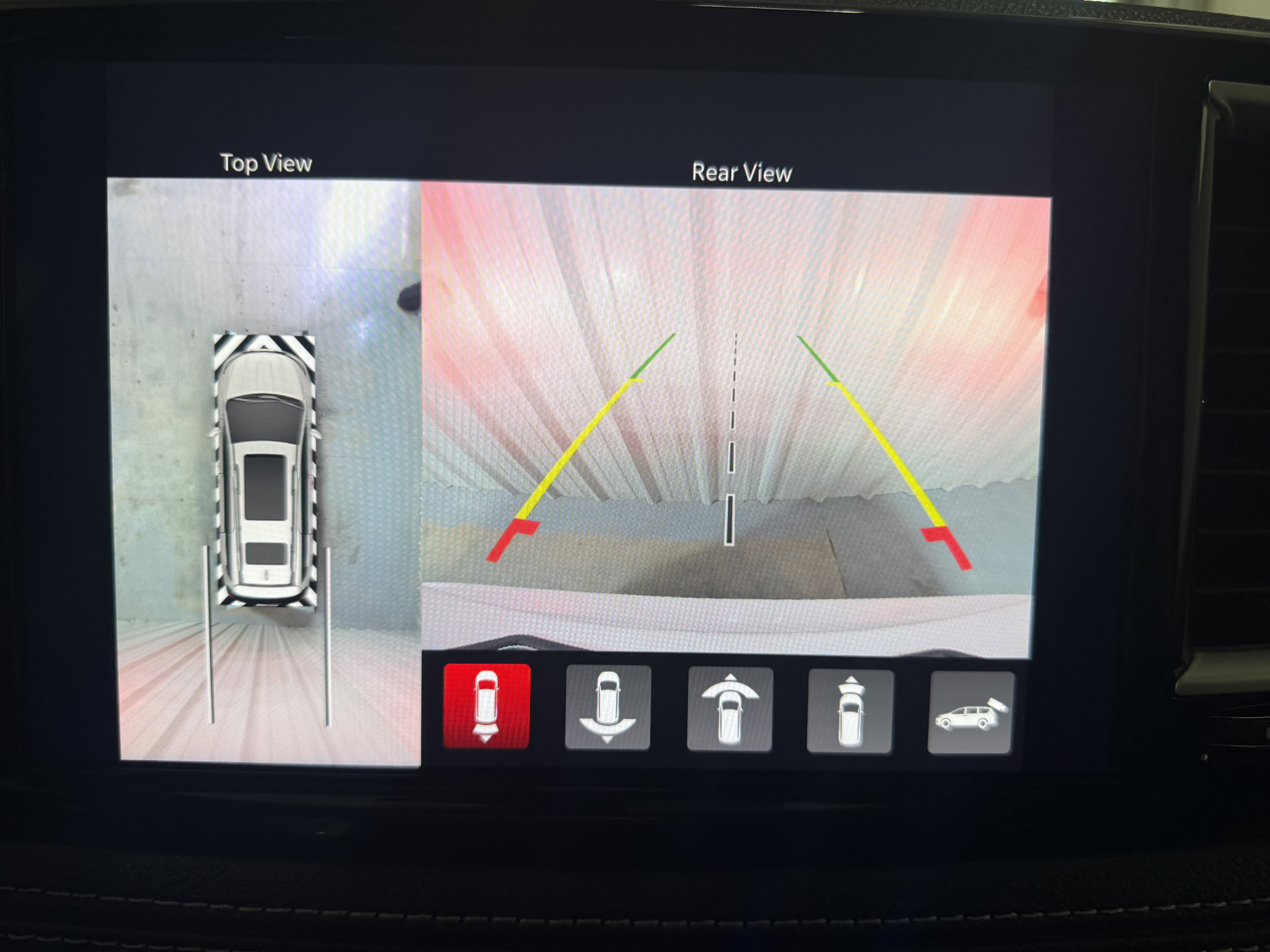 Used 2024 Chrysler Pacifica Touring-L image 12