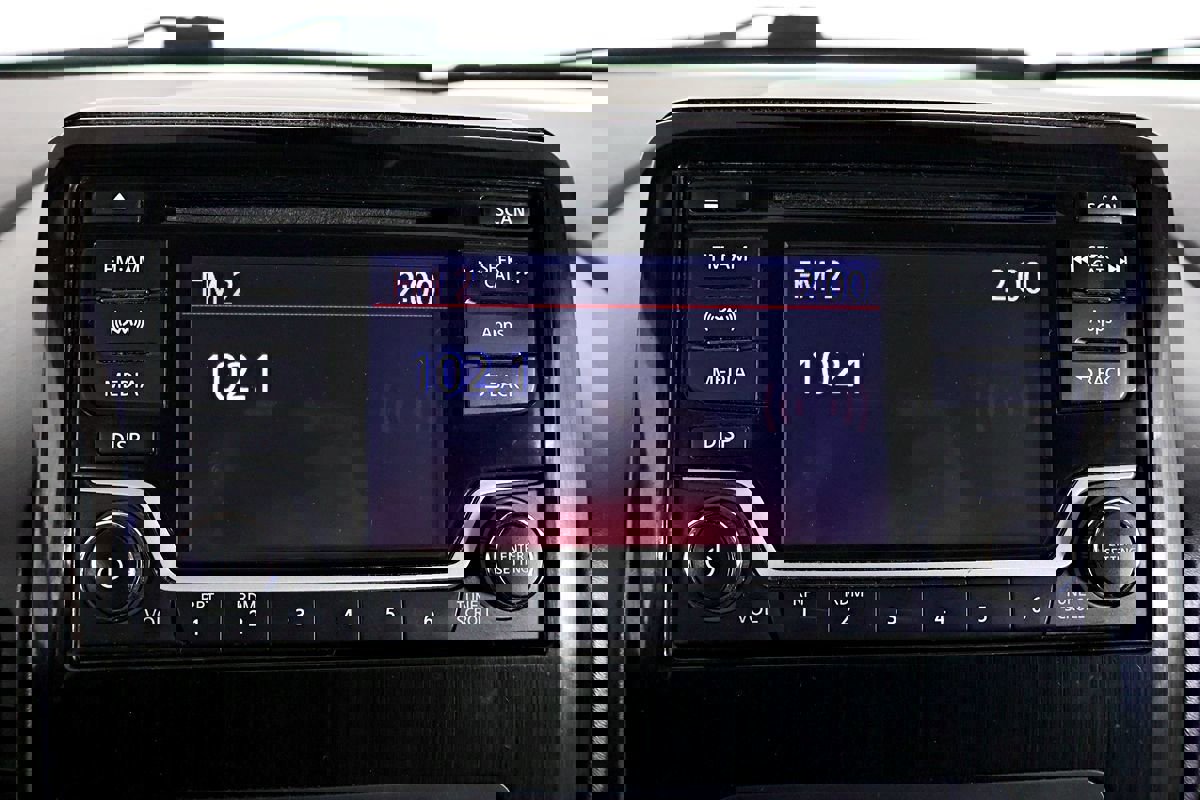 Used 2015 Nissan Titan SV image 43