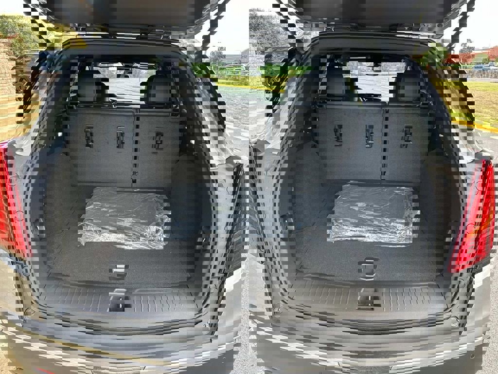 New 2025 Cadillac XT5 Luxury image 12