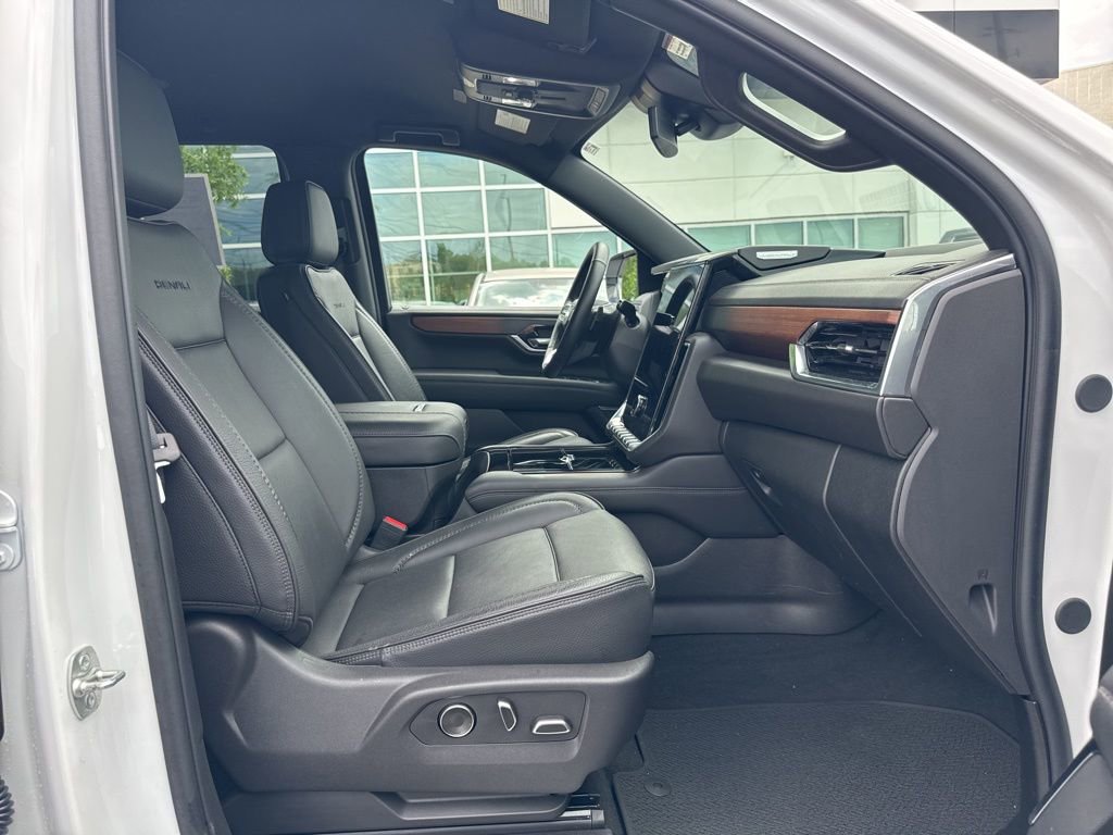Used 2025 GMC Yukon Denali AWD/4WD image 19