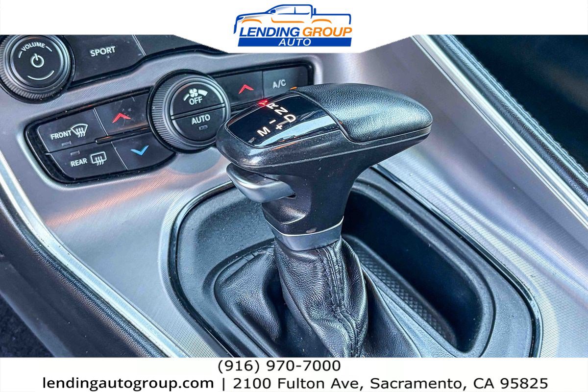 Used 2022 Dodge Challenger SXT RWD image 18