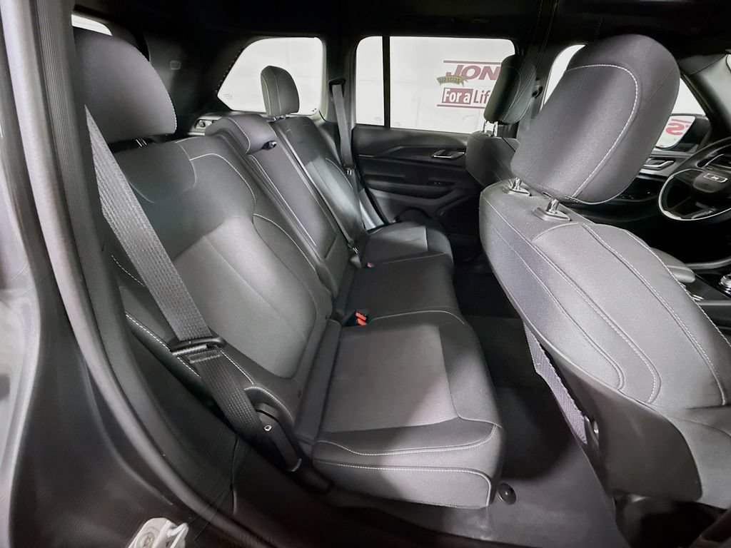 Used 2025 Jeep Grand Cherokee Laredo X AWD/4WD image 30