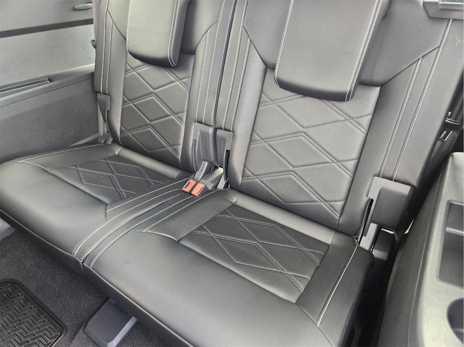 Used 2024 Volkswagen Atlas SE FWD image 30