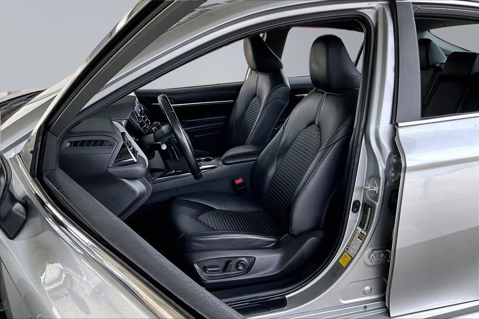 Used 2021 Toyota Camry SE FWD image 18