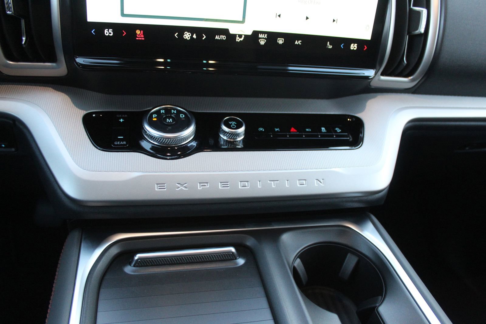 New 2025 Ford Expedition Active image 27