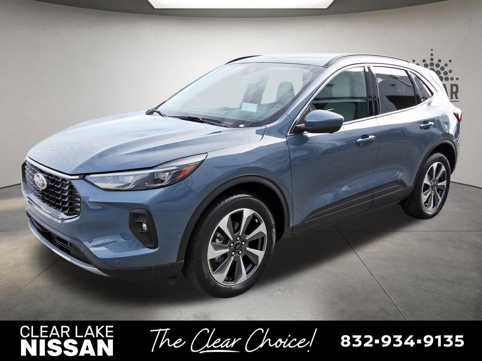 Used 2024 Ford Escape Platinum w/ Premium Technology Package image 3