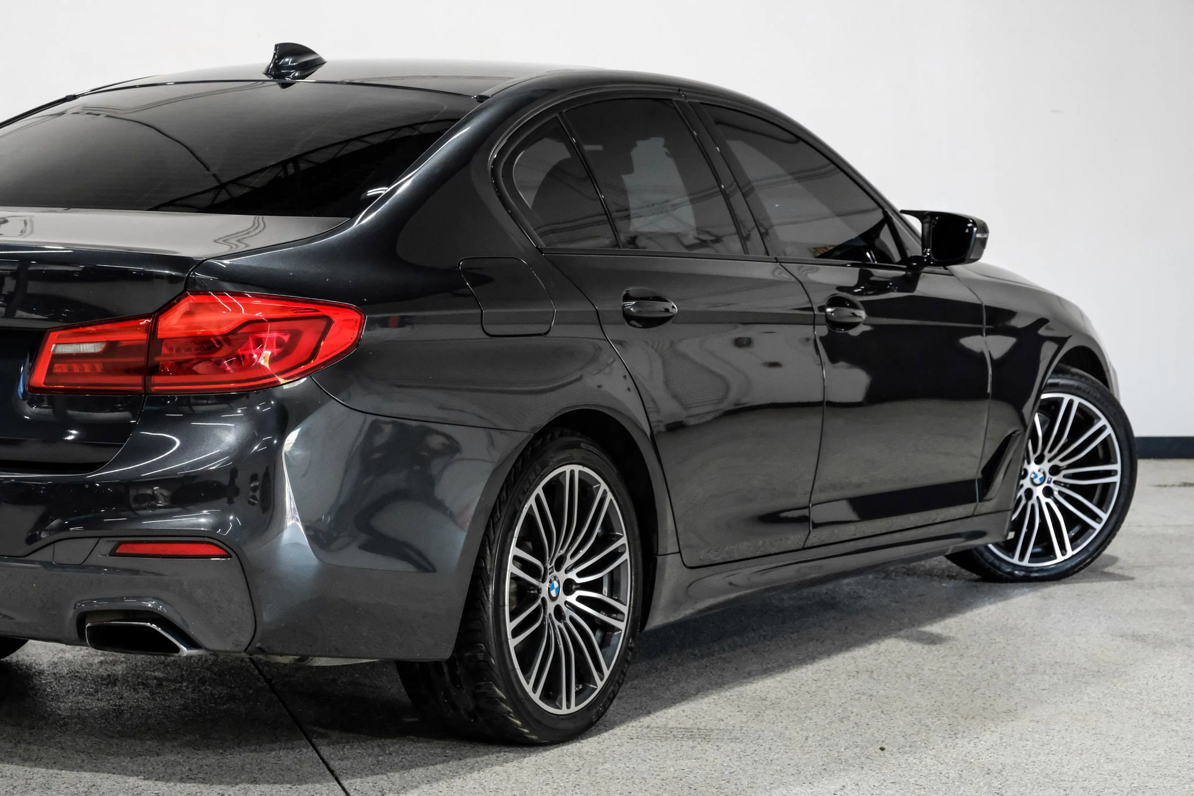Used 2019 BMW 540i w/ M Sport Package RWD image 15
