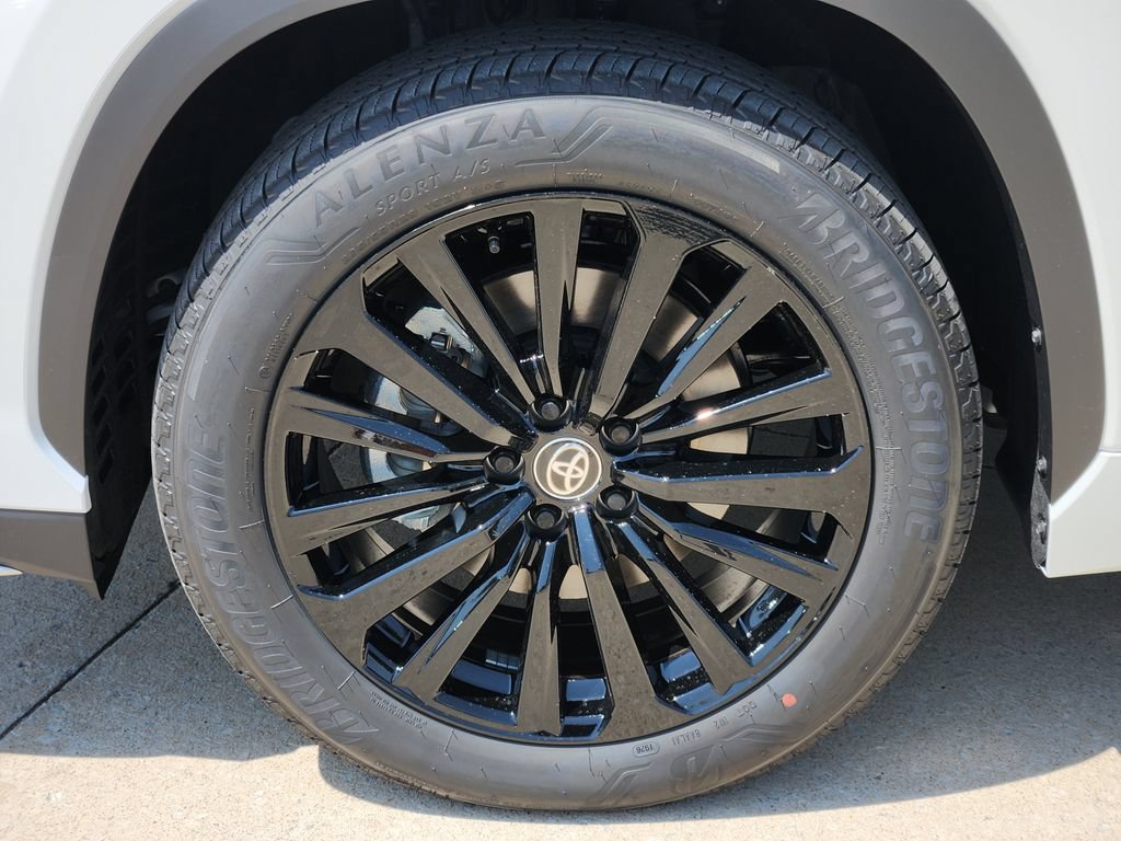 New 2026 Toyota Highlander XSE AWD/4WD image 9
