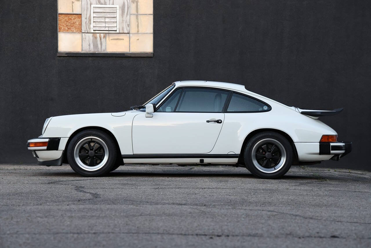 Used 1989 Porsche 911 Carrera RWD image 7
