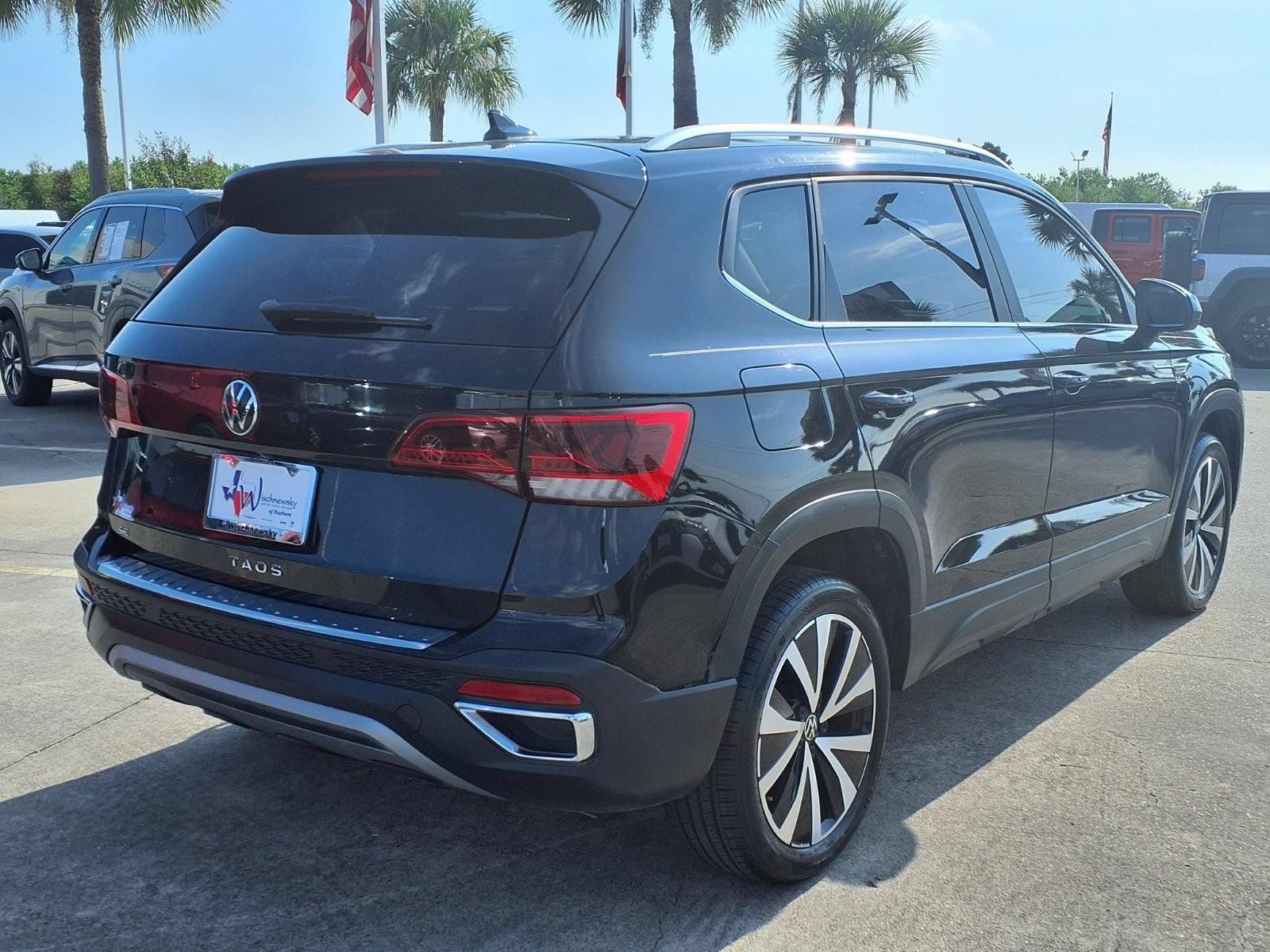 Used 2022 Volkswagen Taos SE FWD image 5