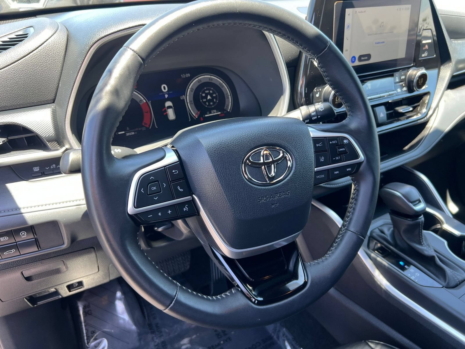 Used 2025 Toyota Highlander XSE AWD/4WD image 31