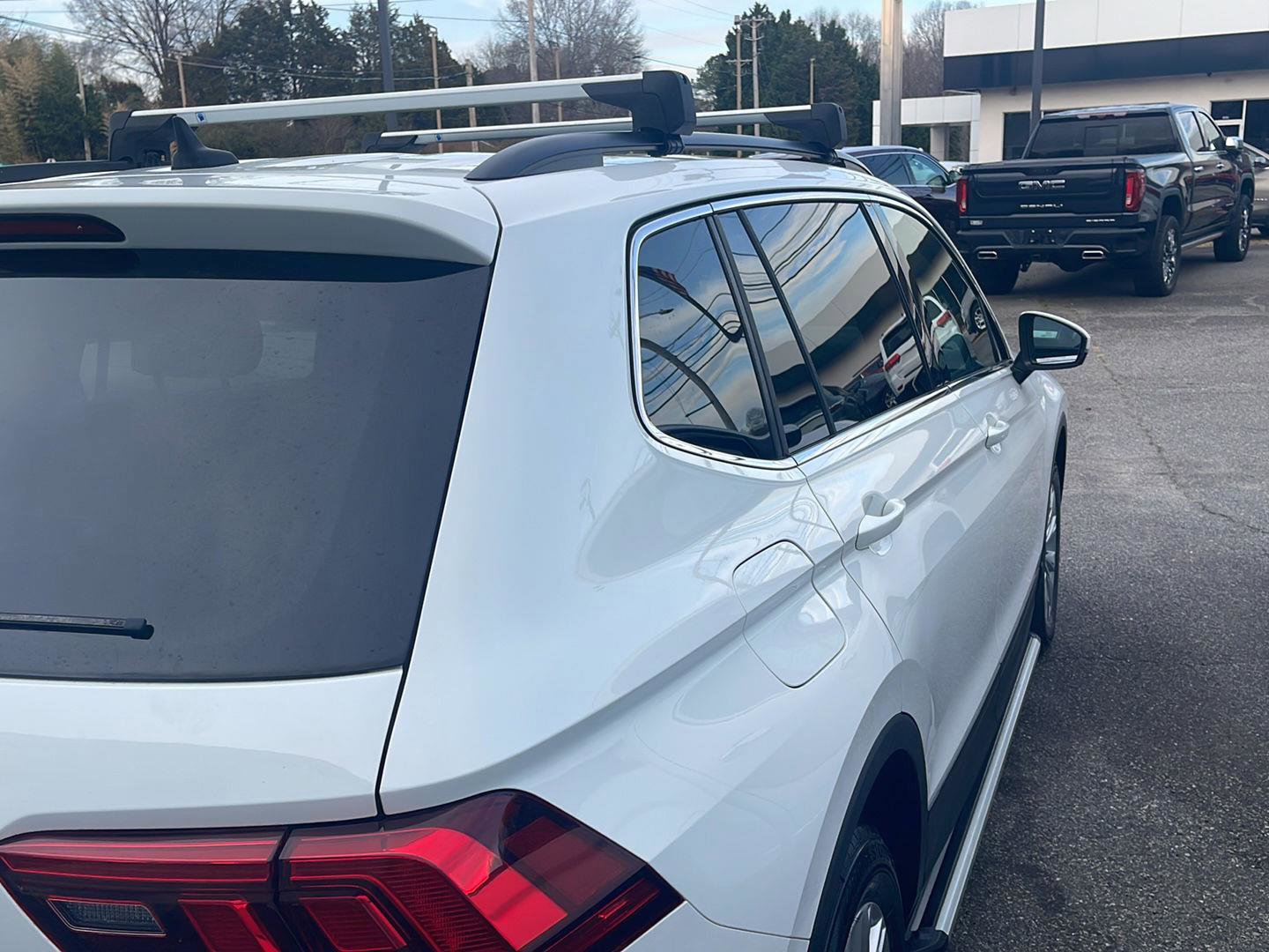 Used 2019 Volkswagen Tiguan SE w/ Panoramic Sunroof Package image 7