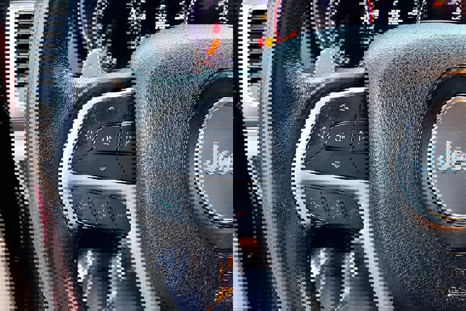 Used 2015 Jeep Grand Cherokee Limited w/ Luxury Group II image 23