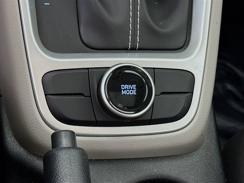 Certified 2023 Hyundai Venue SEL FWD image 12