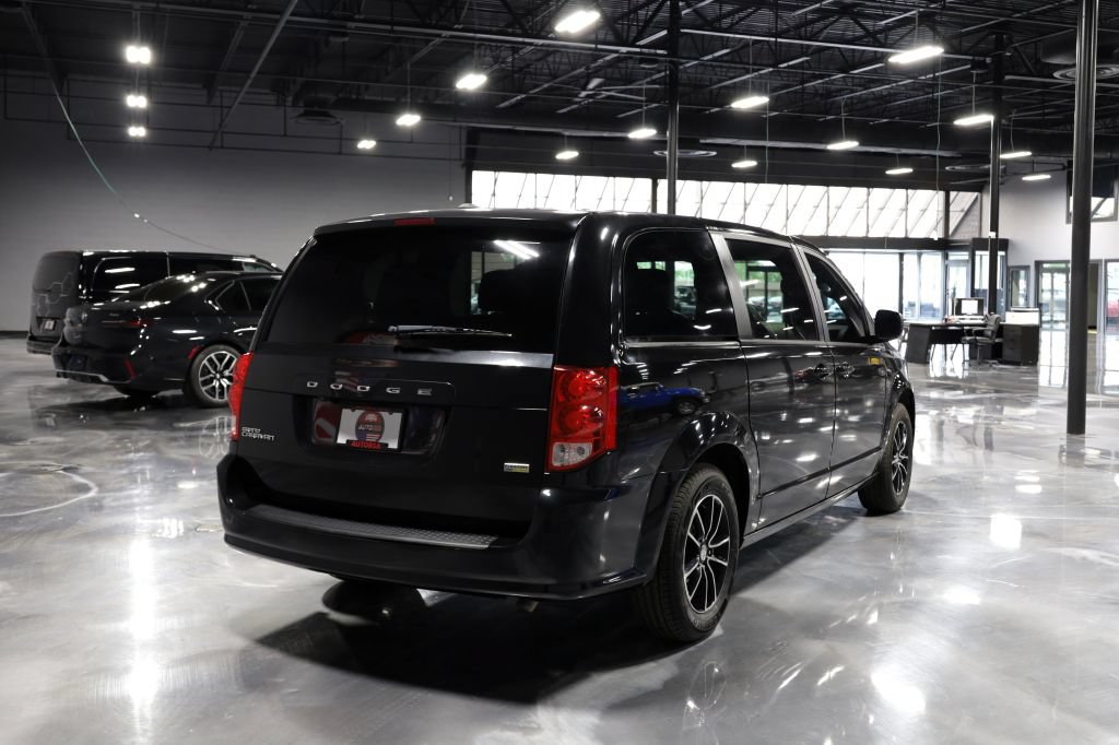 Used 2018 Dodge Grand Caravan SE FWD image 7