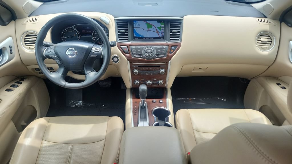 Used 2017 Nissan Pathfinder Platinum FWD image 11