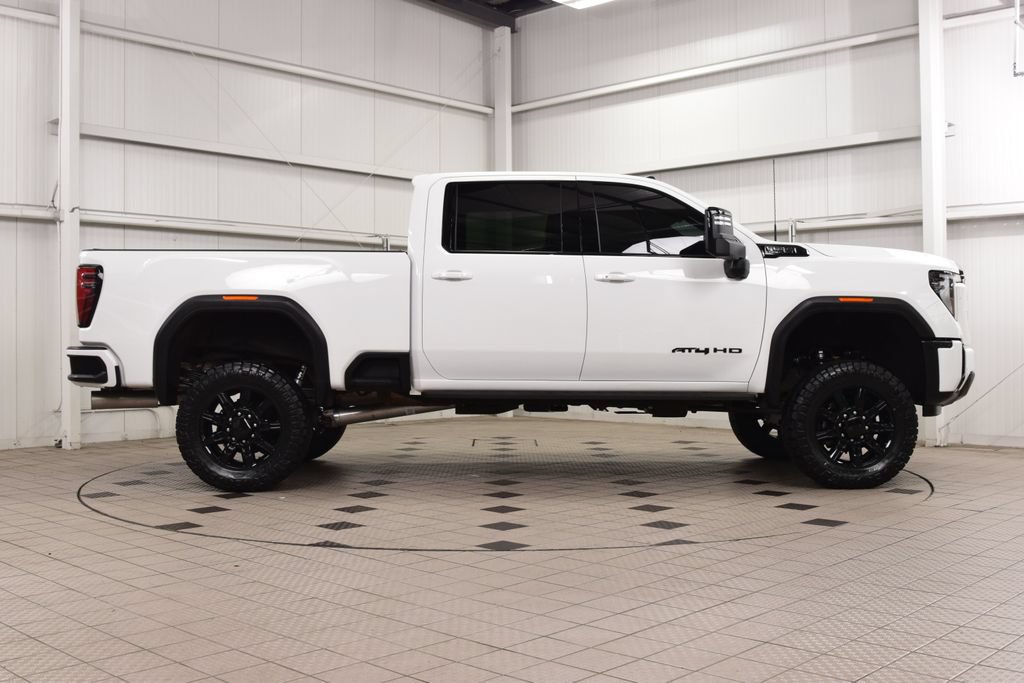 Used 2025 GMC Sierra 2500 AT4 w/ AT4 Premium Plus Package AWD/4WD image 9