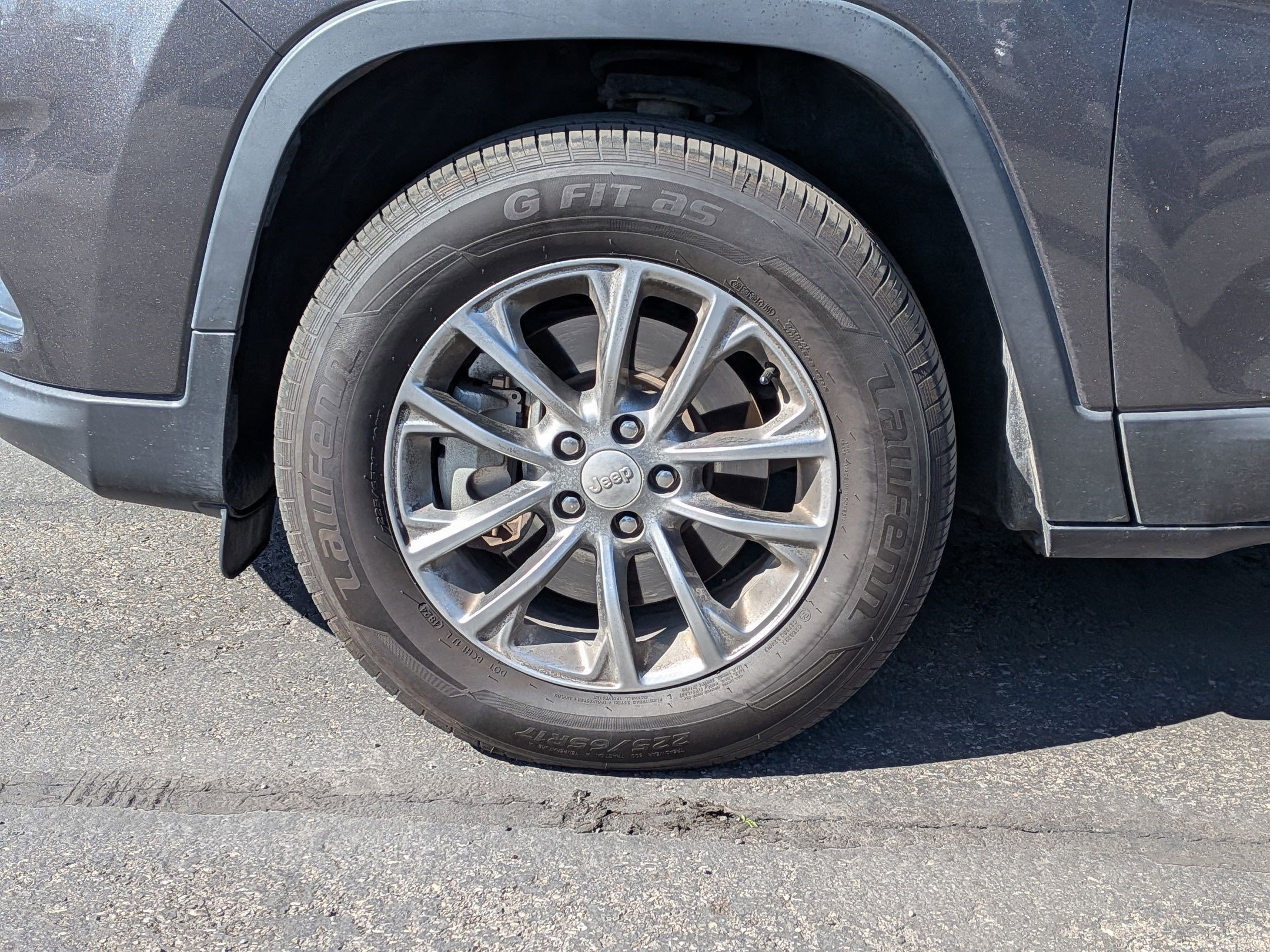 Used 2020 Jeep Cherokee Latitude Plus w/ Cold Weather Group image 13