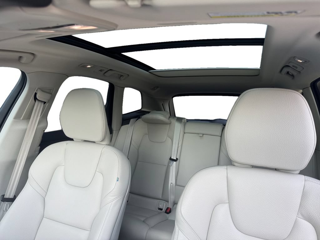 Certified 2023 Volvo XC60 B5 Core w/ Climate Package AWD/4WD image 22