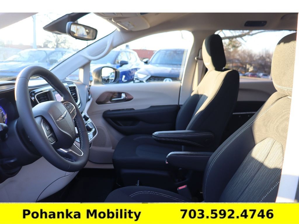 Used 2024 Chrysler Voyager LX FWD image 25