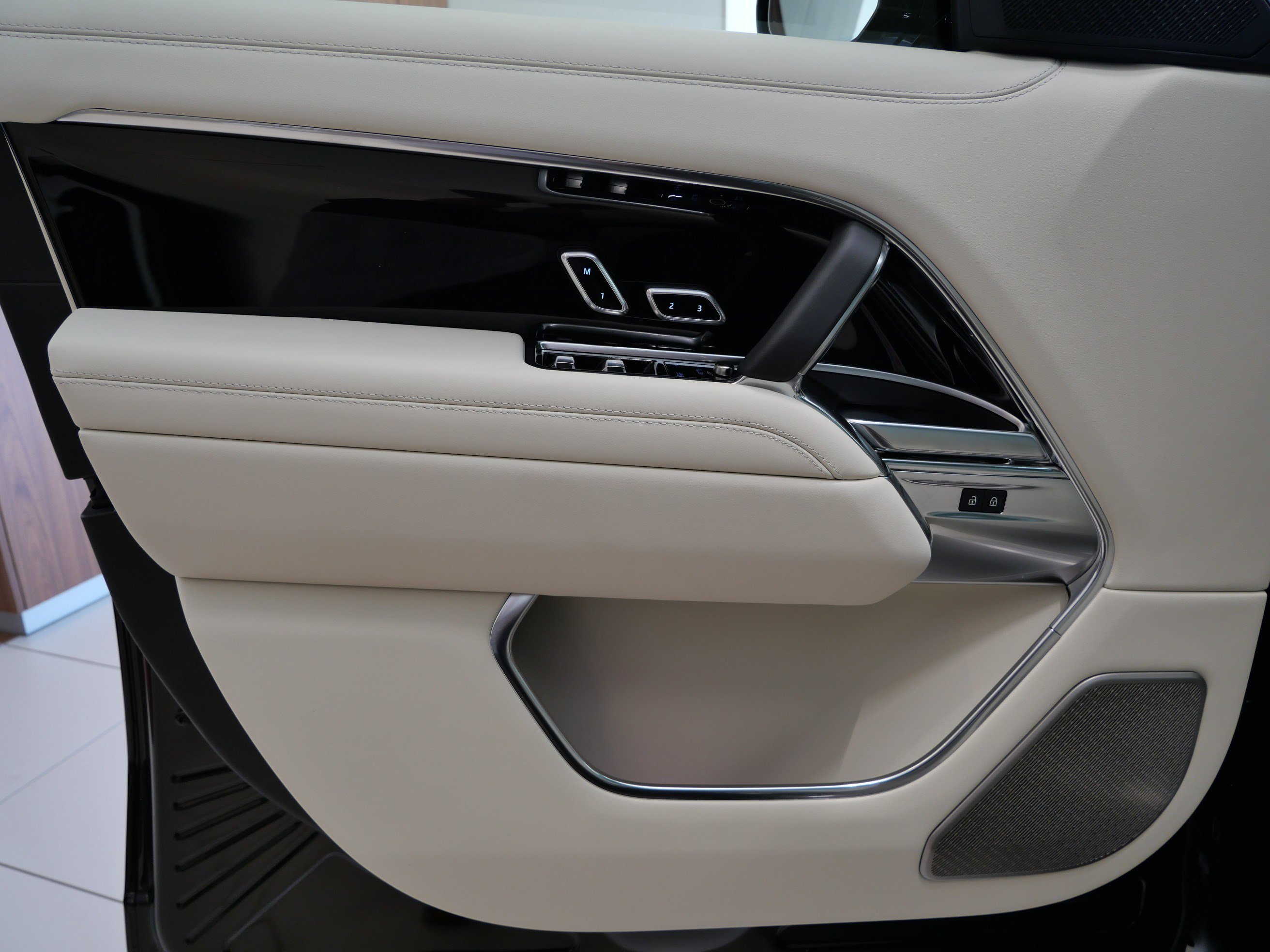 New 2027 Land Rover Range Rover Autobiography AWD/4WD image 4