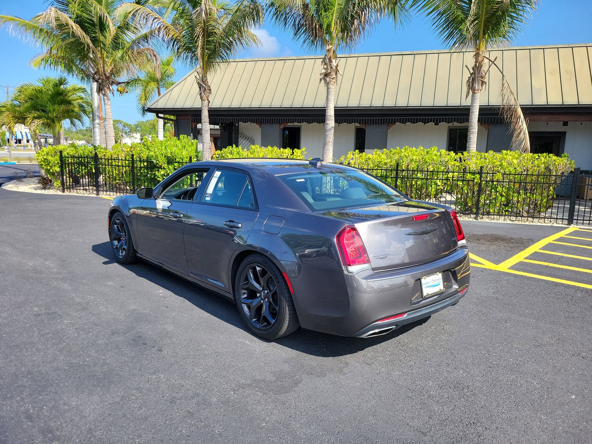 Used 2020 Chrysler 300 Touring w/ Sport Appearance Package RWD image 8
