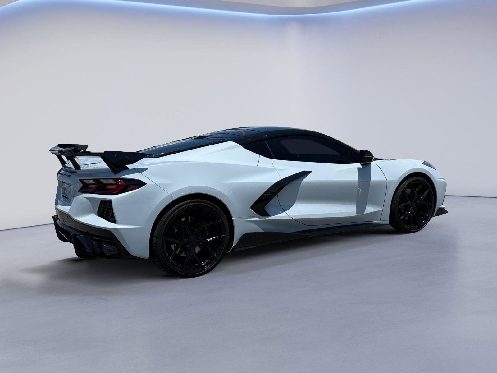 Used 2021 Chevrolet Corvette Stingray Premium Cpe w/ Z51 Performance Package RWD image 3