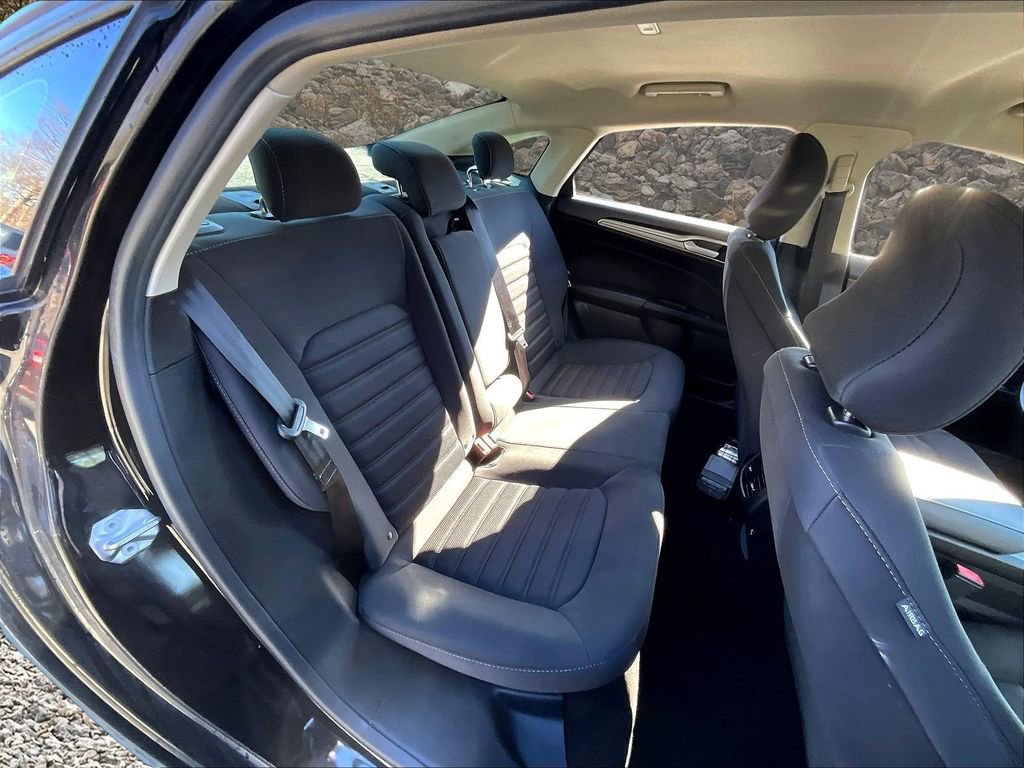 Used 2019 Ford Fusion SE image 25