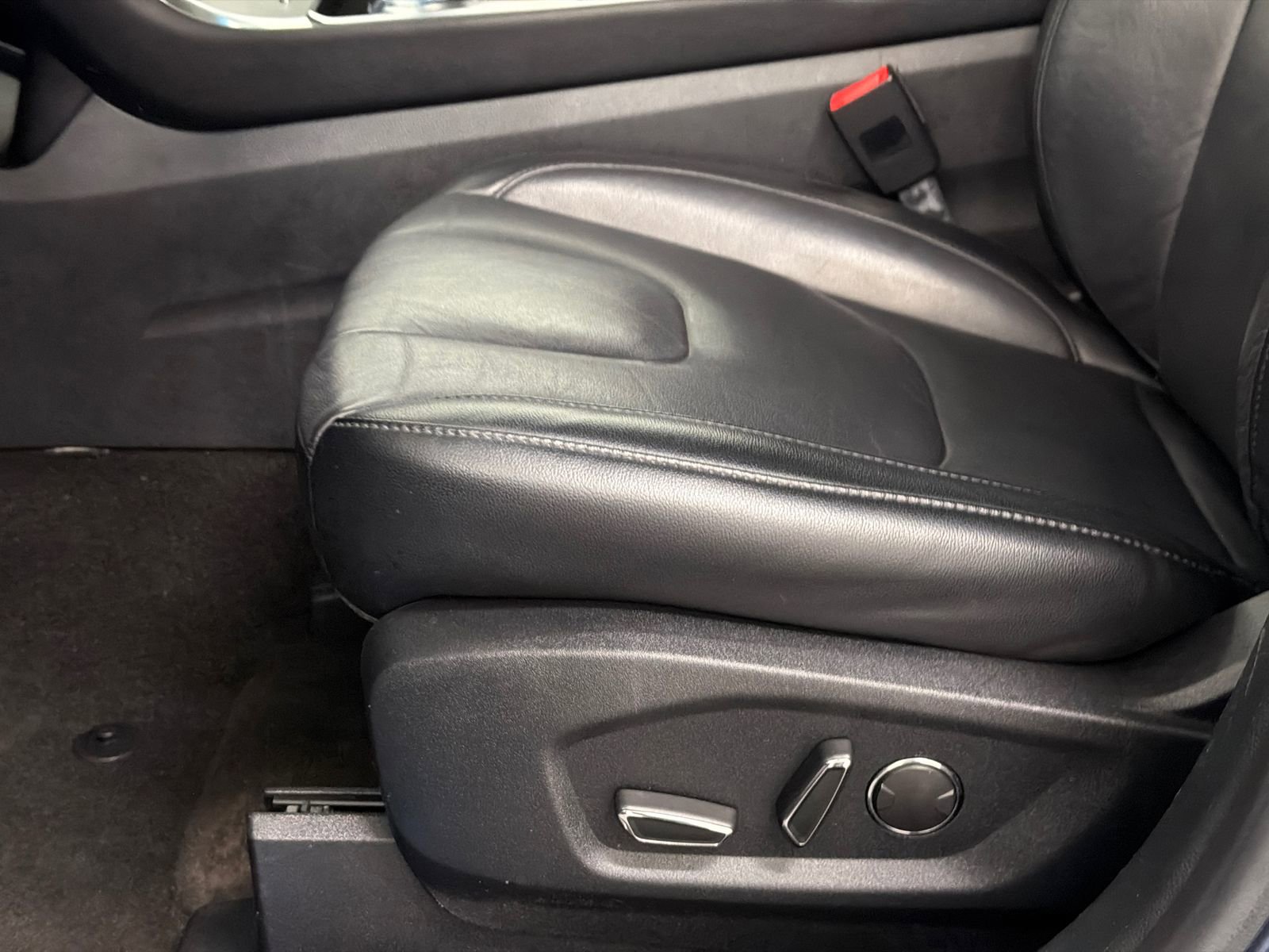 Used 2019 Ford Edge Titanium AWD/4WD image 15