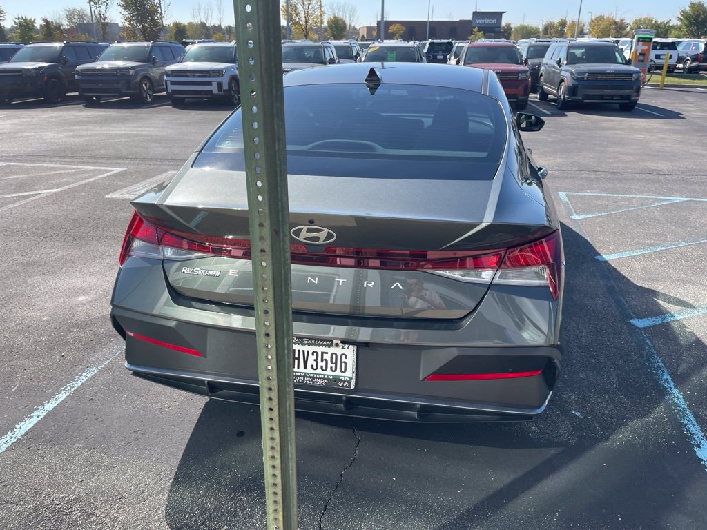 Used 2024 Hyundai Elantra SE FWD image 6