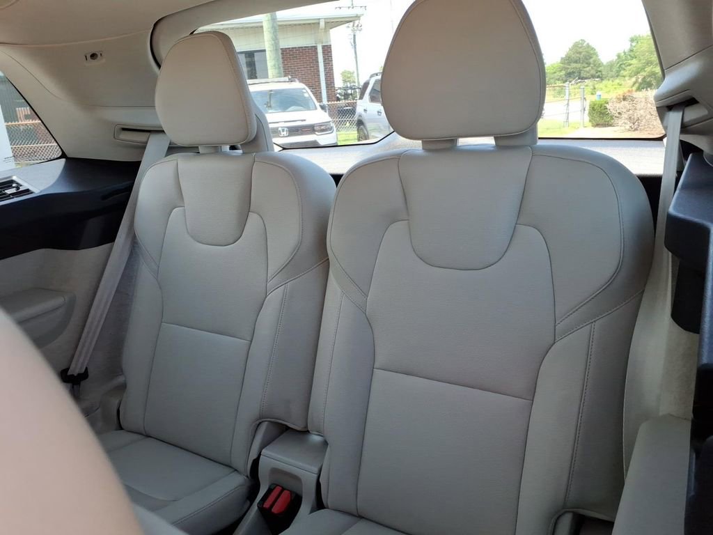 Used 2016 Volvo XC90 T6 Momentum w/ Momentum Plus Package AWD/4WD image 6