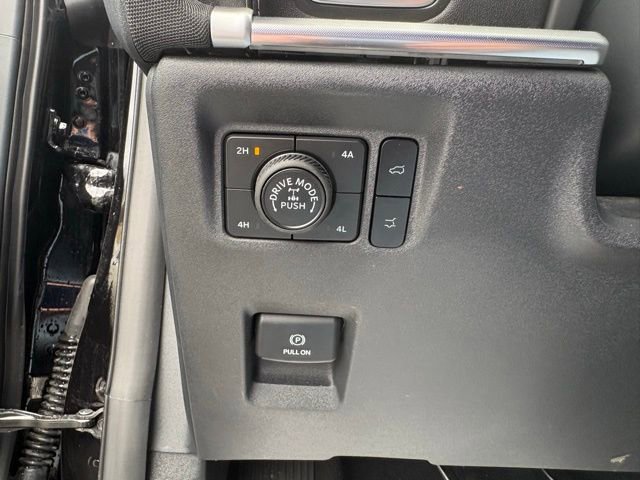 Used 2025 Ford Expedition Platinum image 28