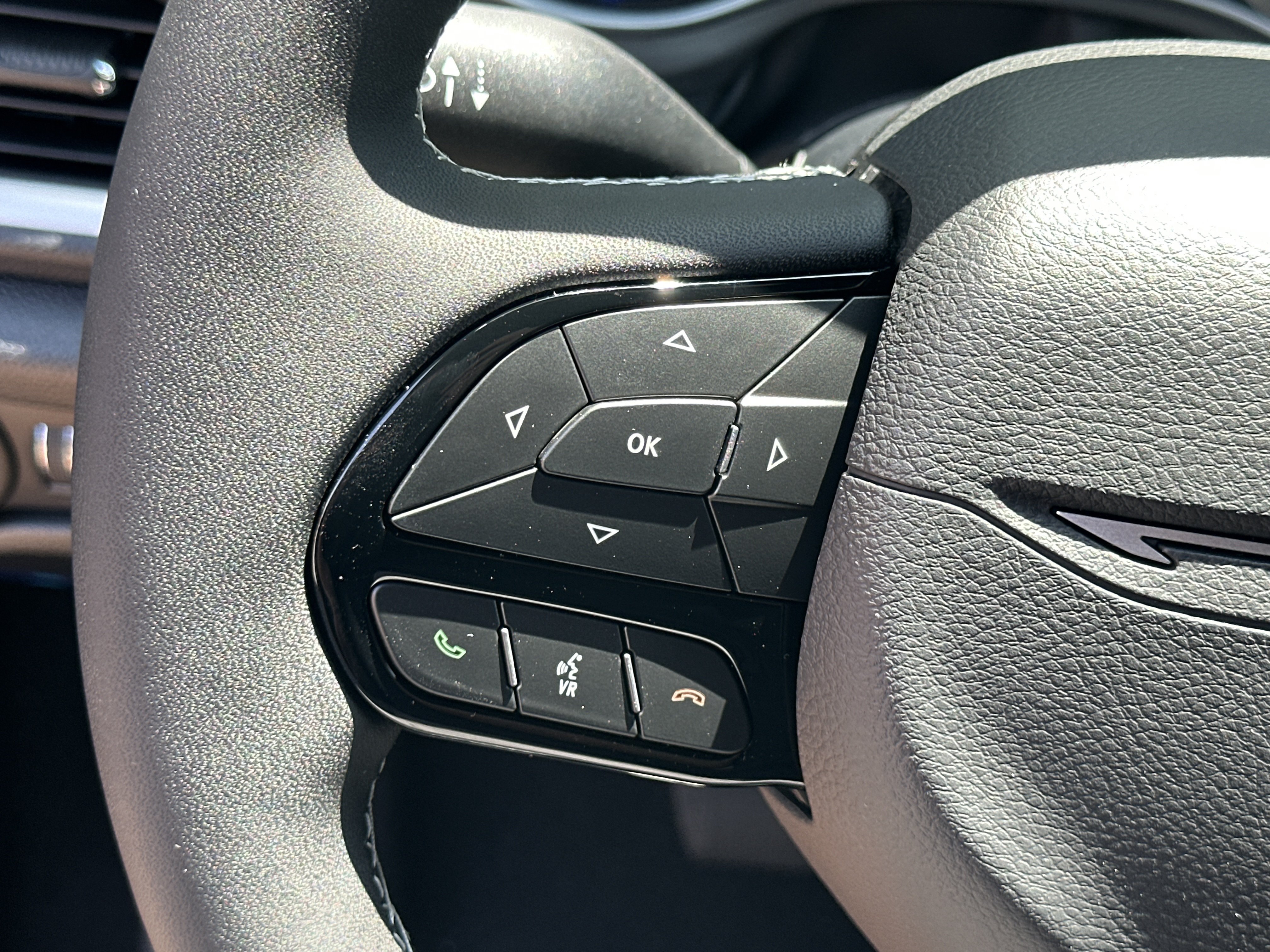New 2027 Chrysler Pacifica Limited FWD image 10