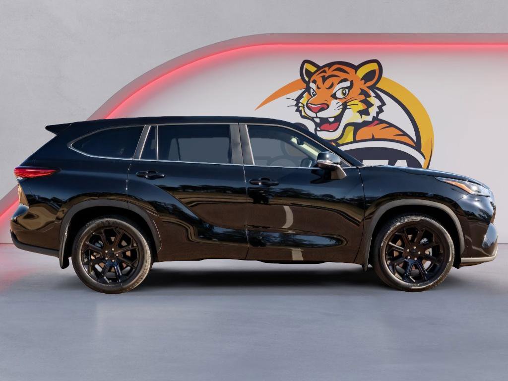 Used 2023 Toyota Highlander LE image 3