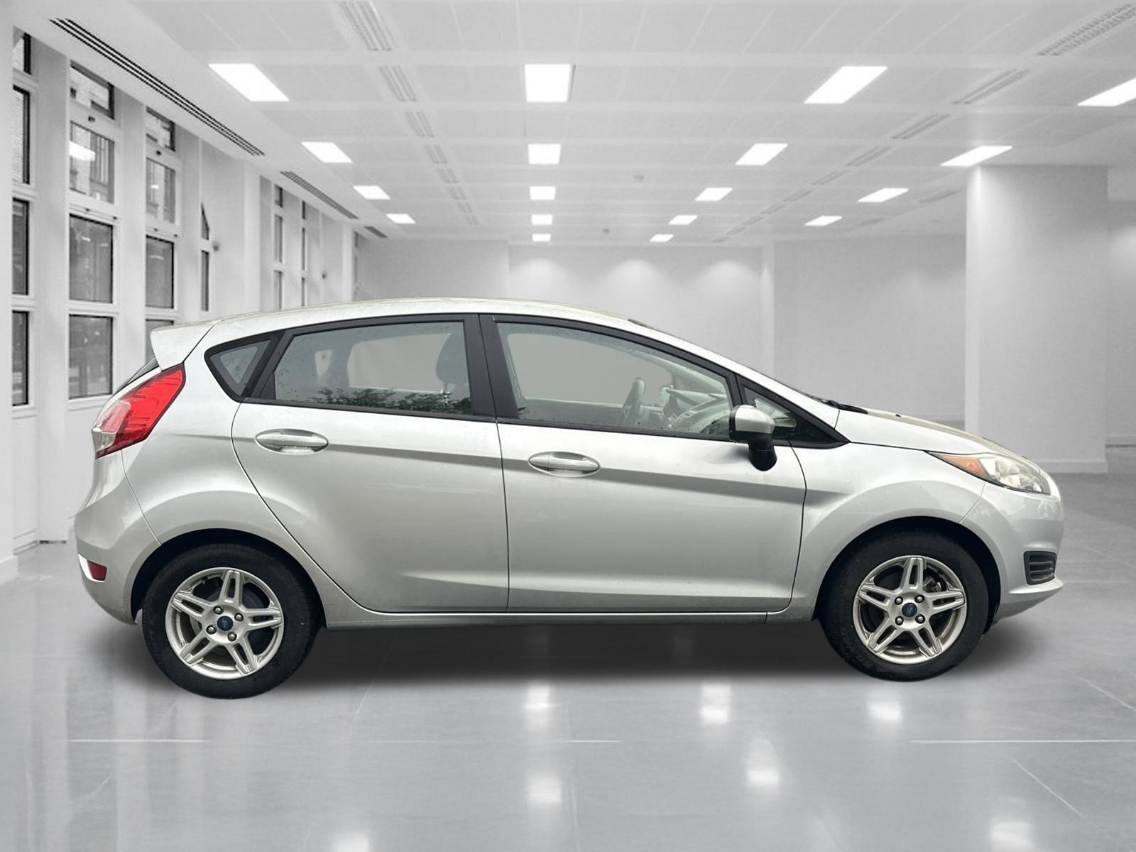 Used 2018 Ford Fiesta SE FWD image 4