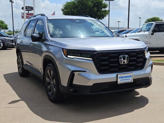 Used 2025 Honda Pilot Sport image 3