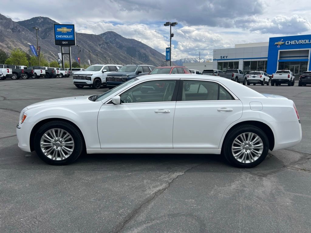 Used 2013 Chrysler 300 AWD w/ Driver Convenience Group image 13