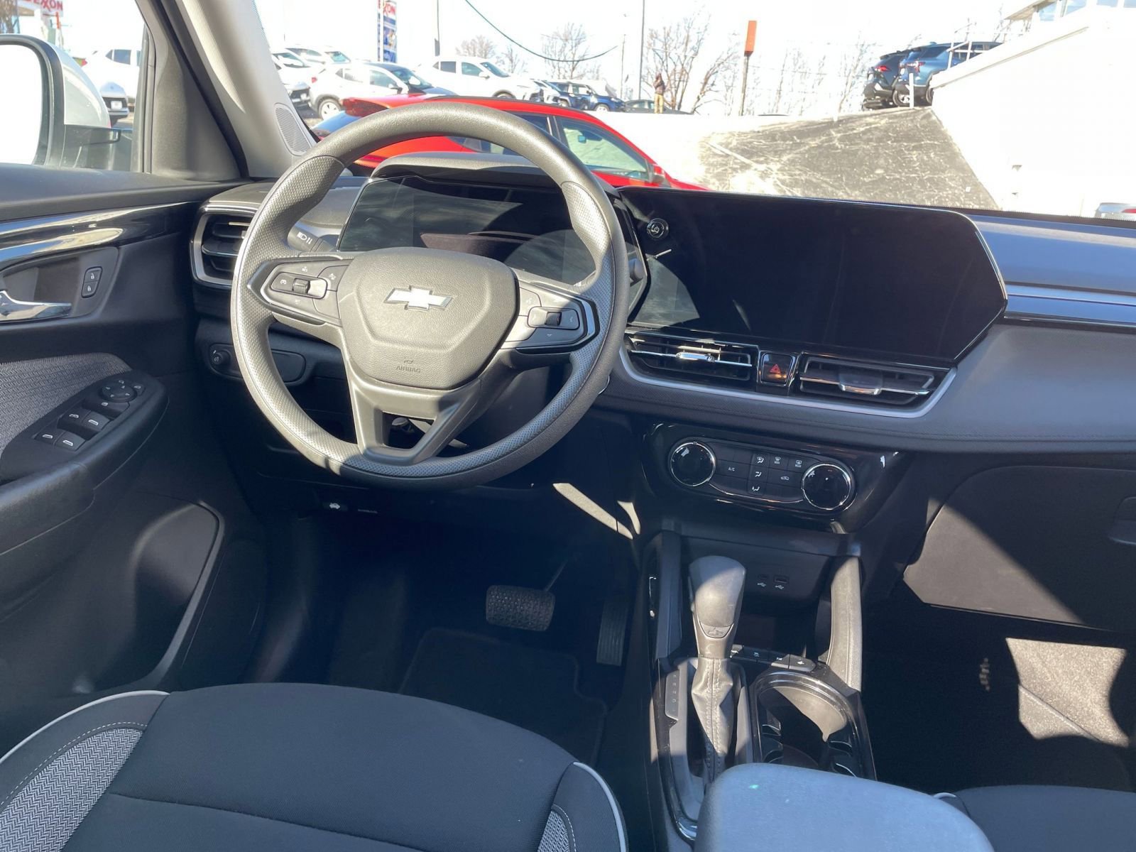 Used 2025 Chevrolet TrailBlazer LT image 32