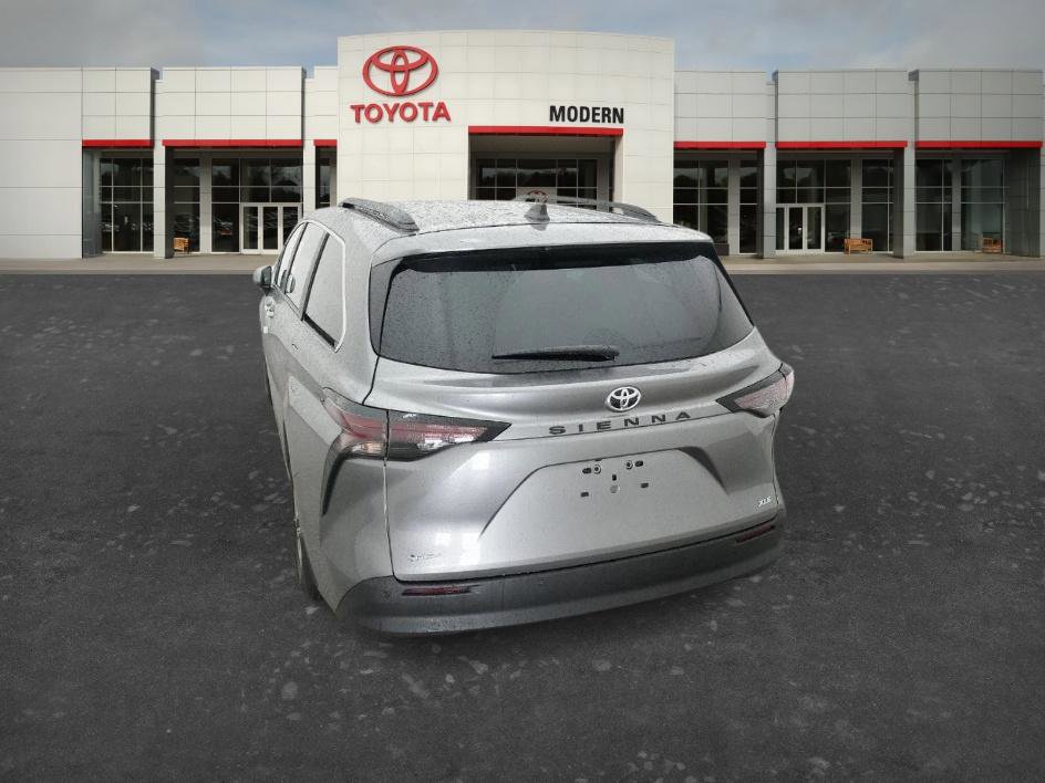 New 2026 Toyota Sienna XLE FWD image 3