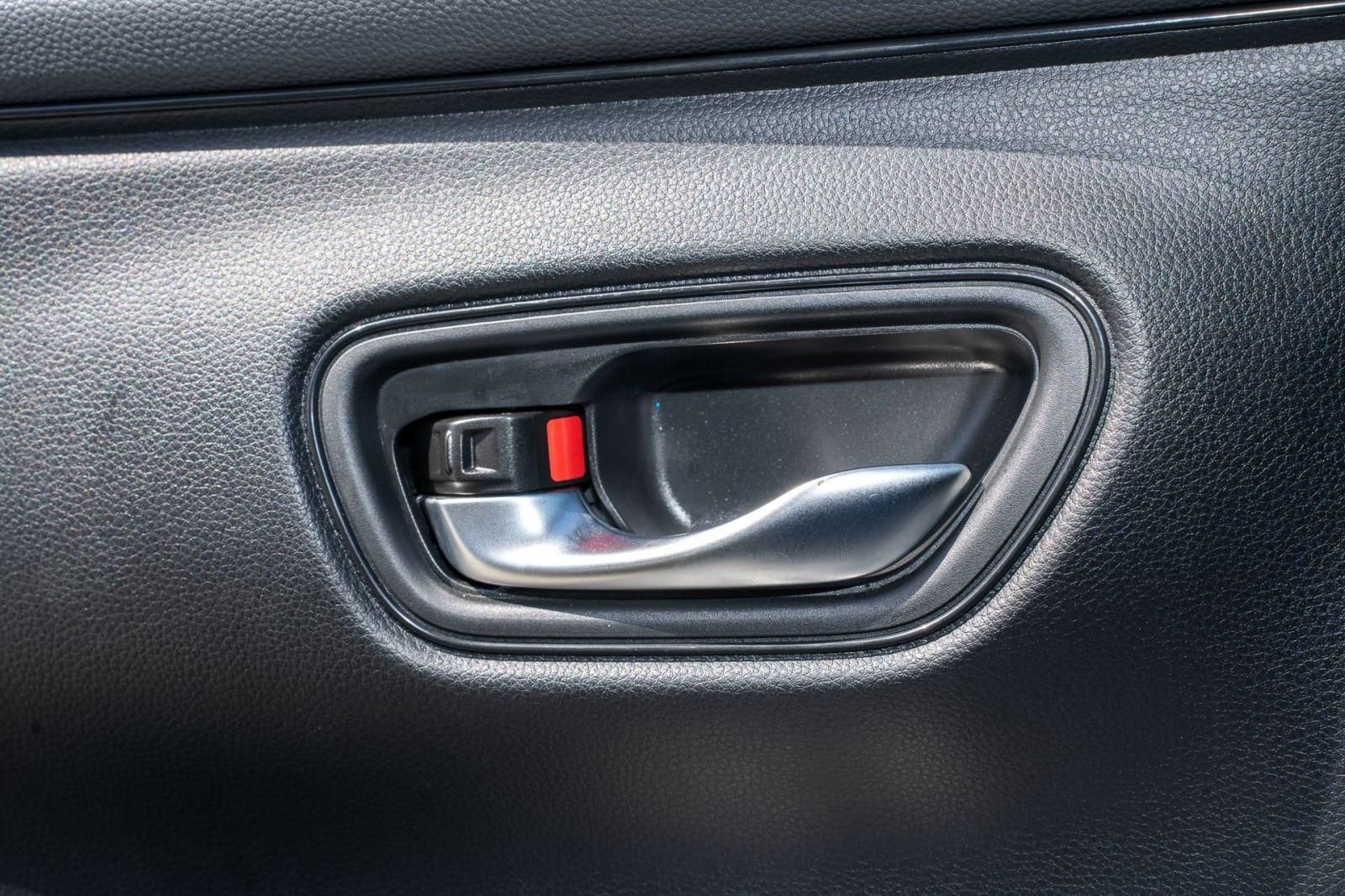 Certified 2025 Honda HR-V Sport image 28