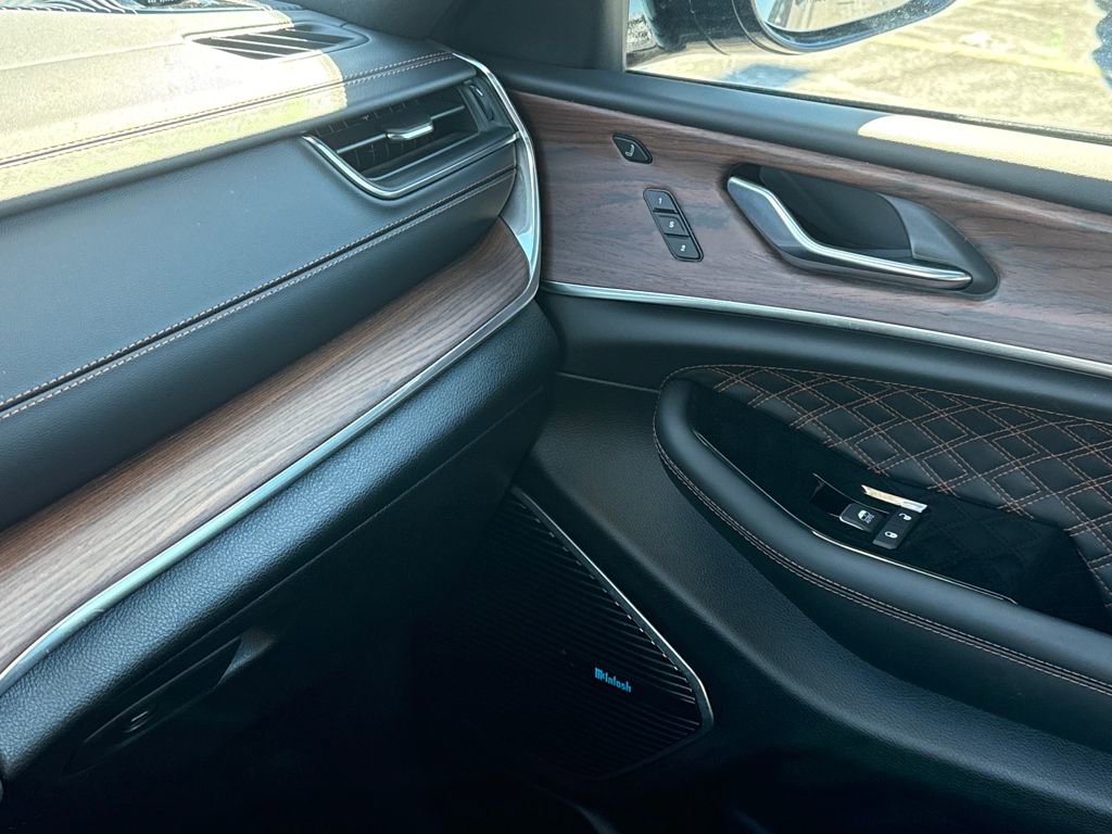 Used 2025 Jeep Grand Cherokee Summit w/ Adv Protech Group IV image 24